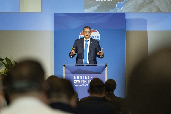 guntnersymposiumfoto6.jpg